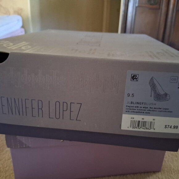 Jennifer Lopez shoes - Picture 4 of 4